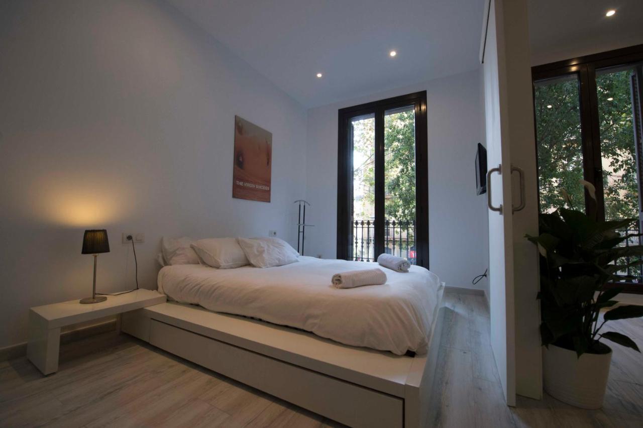 Roger De Lluria Design Apartment — Photos 3